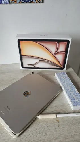 iPad Air 11 polegadas (Chip M2) na cor Starlight
