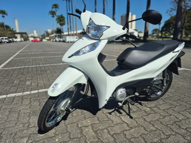 Honda Biz 125 2025 Branca - Apenas 3.900 km, Estado de Zero! ?