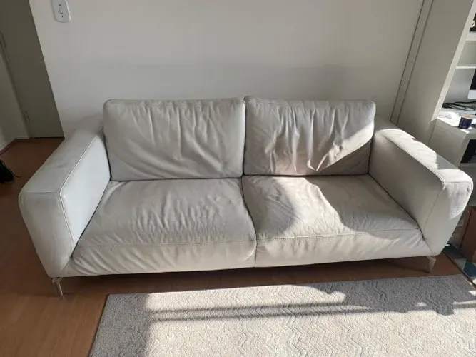 Sofá italiano Natuzzi Editions em couro branco - 2,10 x 1,05m - R$ 3.400,00