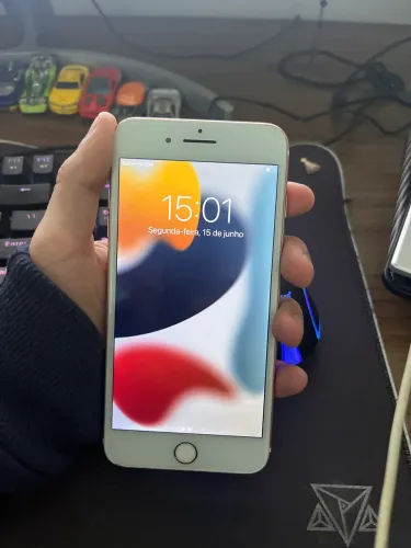 IPhone 7 Plus em ótimas condições e acompanhado de capinhas
