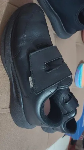 Tênis preto escolar