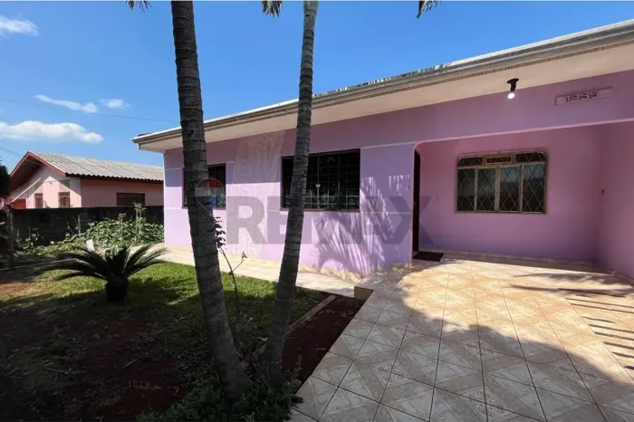 Casa com 03 quartos, a venda no Santa Cruz