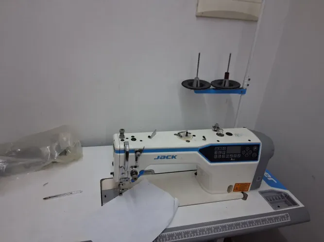 Maquina de costura recta eletrônica jack A5e