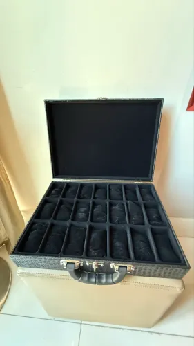 Maleta para 21 relógios em veludo acabamento premium
