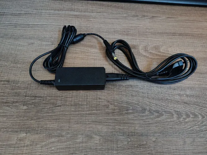 Fonte carregador de notebook positivo/ Acer / STI