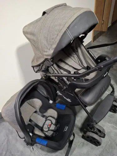 Carrinho e bebe conforto da Burigotto semi novo