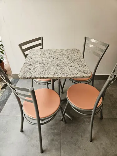 Conjunto mesa 4 cadeiras base granito.