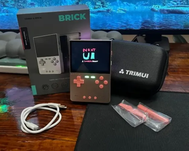 Console TrimUI Brick Hammer