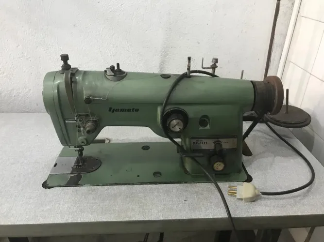 Vendo máquina de costura industrial zig zag da marca Yamato