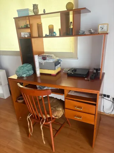 escrivaninha com estante acoplada