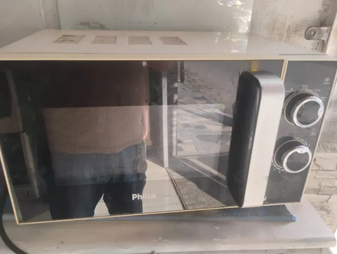 Microondas Philco 18 litros conservado funcionando perfeitamente