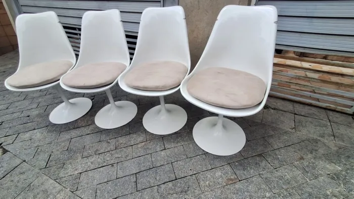 Conjunto de 4 cadeiras saarine reedição 
