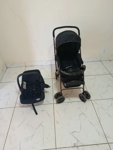 Carrinho de bebê + bebê conforto Cosco