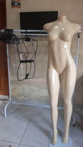Manequim feminino 110