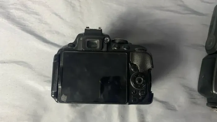 NIKON D5300 - KIT COM 50MM, 35MM, RÁDIO FLASH, FLASH E BATERIAS