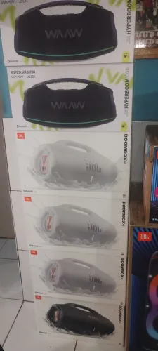 Vendo JBL boombox4 branca e preta e boombox do alok ZAP *90 aceito cartão