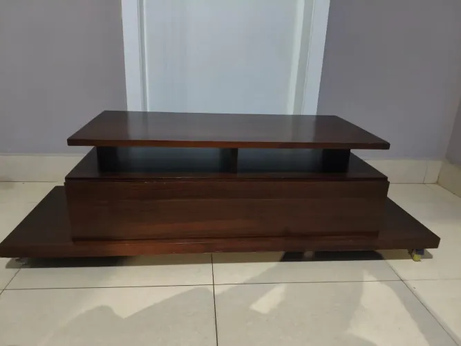 Vendo Rack / Mesa de Centro de Madeira com Gavetões e Rodinhas