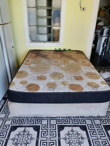 Vendo cama box de casal colchão espuma