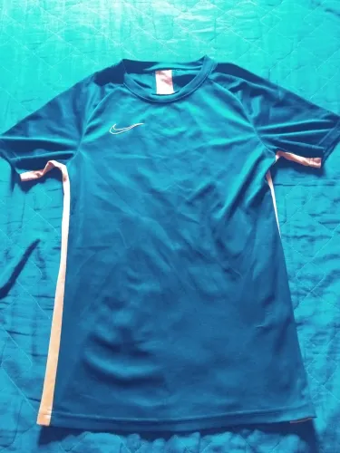 4 Camisetas da Nike masculina n P , Semi novas em bom estado
