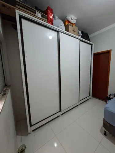 Vende se guarda roupa