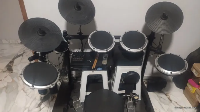 Bateria Eletrônica Behringer.