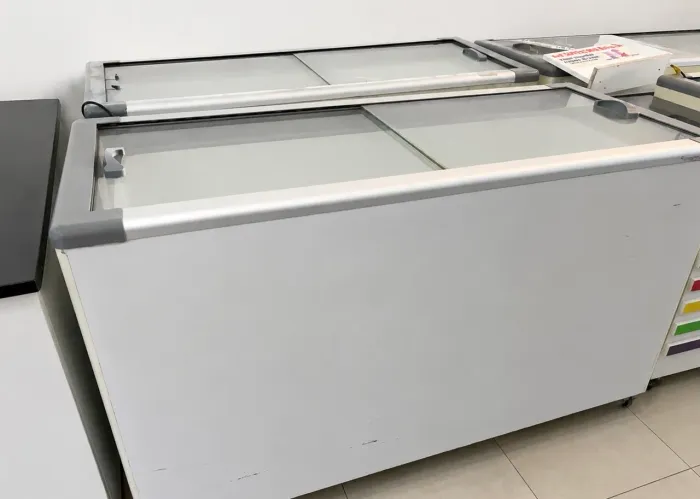 Freezer horizontal fricon tampa vidro 