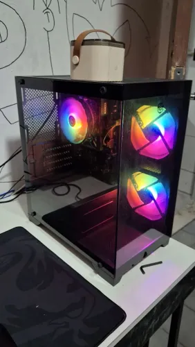 PC Gamer Ryzen 5 3400G <br>Fonte 500w <br>16gb <br>Placa mãe b450M<br>Ssd 500gb<br><br>Vai com mousepad