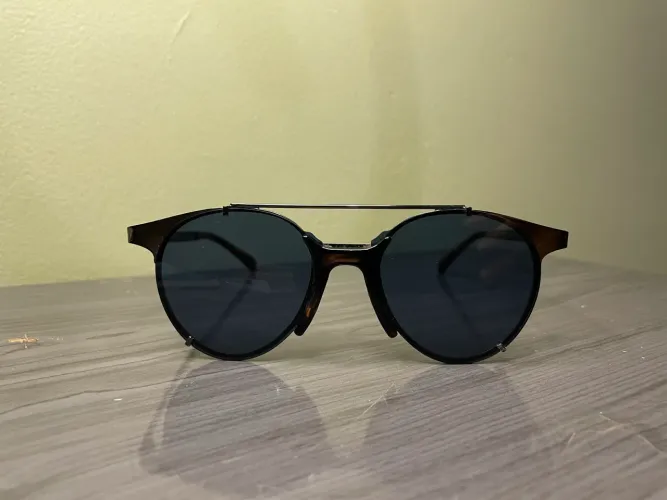 óculos de sol triton com lentes azuis