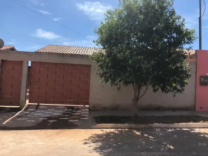 Alugo ótima Casa no Bairro Santa Terezinha, 02 Quartos