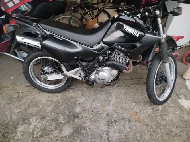 Moto muito boa,tudo funcionando,toda original bateria nova , embreagem nova bateu pegou.