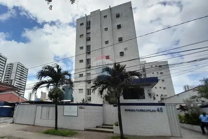 Apartamento Reformado no Prado, 2 quartos, 03 banheiros e dependência