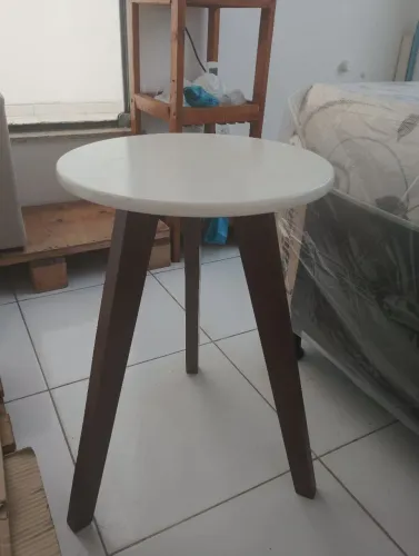 VENDO MESA 38X 38 POR 58 DE ALTURA PARA NOT BOK