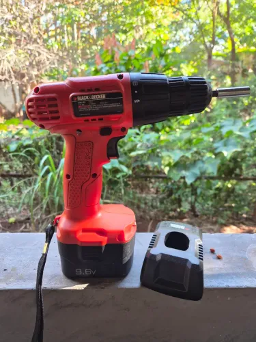 Parafusadeira Black Decker 9.6V (sem carregador)