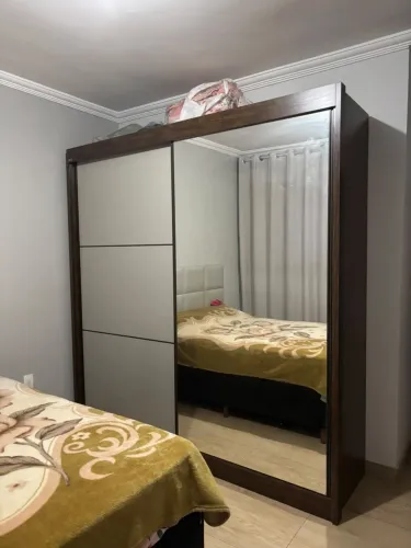 Guarda roupa casal ( 2 portas, espelho e 6 gavetas)