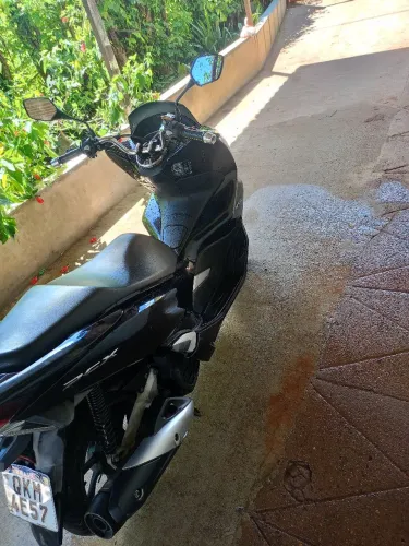 Vendo ou troco  por carro com volta minha PCX 2019 com freio a disco em dias só trasferi