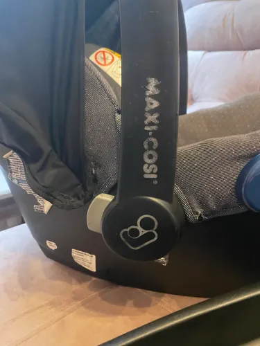Vendo bebê conforto + base maxi cosi e redutor kiddo