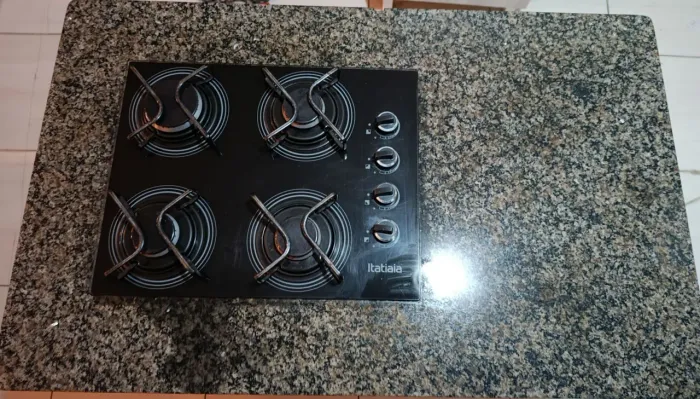 Ilha de cozinha com Cooktop e forno embutido 