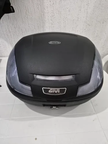 Bau Givi 47L Excelente Estado com Base