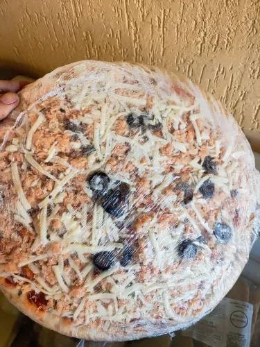Pizza pronta tamanho média 4 boas fatias