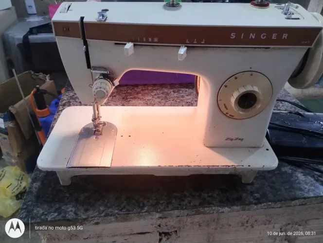 Máquina de costura Singer