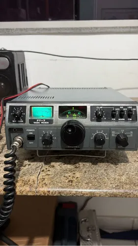 Rádio hf yaesu FT 7.  QRP