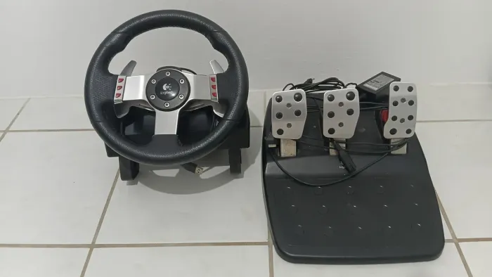Volante logitech g27 excelente