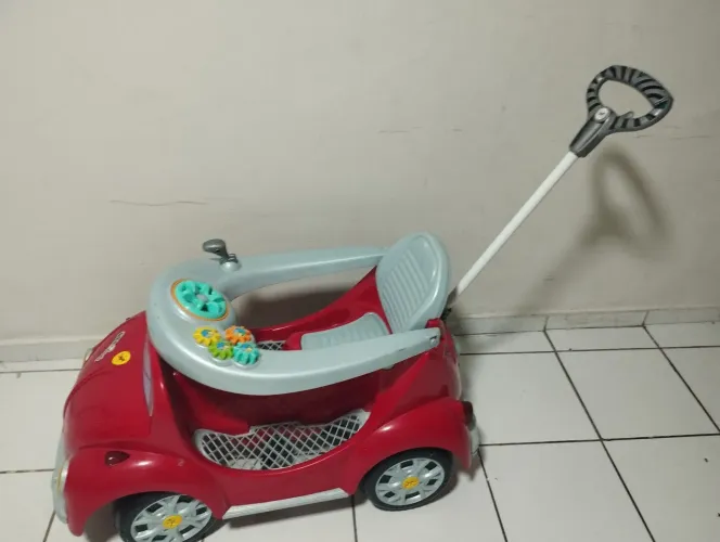 Carrinho de passeio com pedal