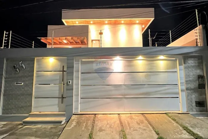 Casa Moderna de 227m² em Jequiezinho, Bahia!