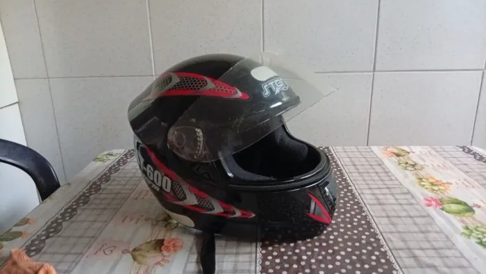 Vendo capacete ótimo estado