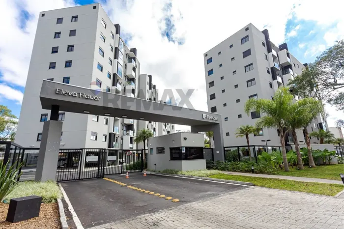Apartamento com 2 dormitórios, sacada com churrasqueira, 49m² de área útil no Hauer por R$