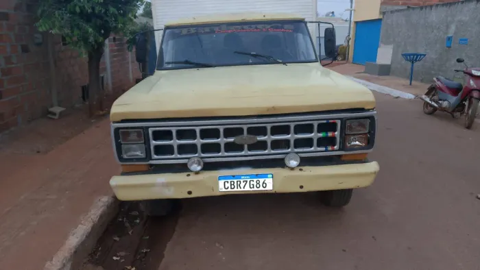 Vendisse camionete F4000 turbinada