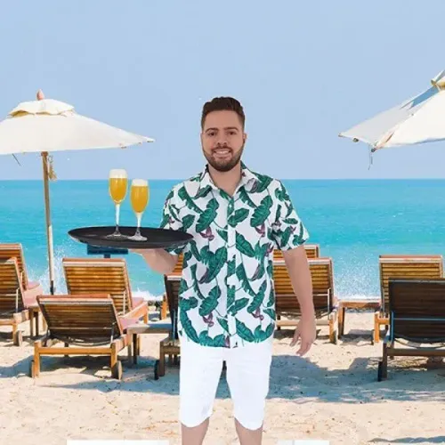 Precisa-se de garçom pra trabalhar na praia em outeiro!