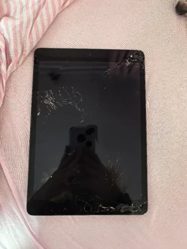 Ipad 7 (QUEBRADO)