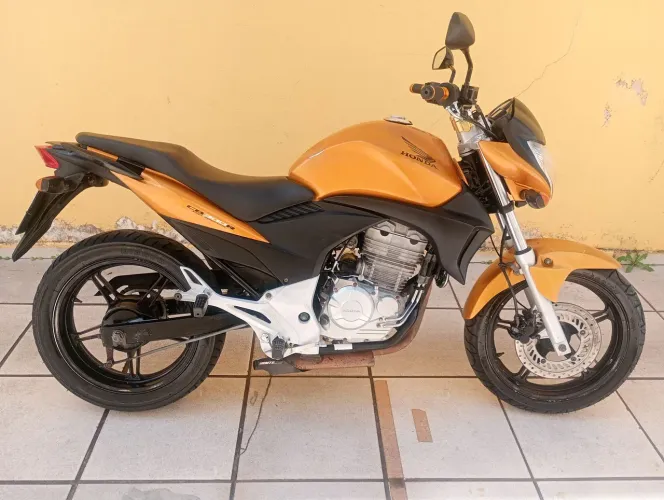 Honda cb300r dourada 2010